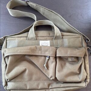 Levi's Green Messenger Bag with Adjustable Strap and Durable Canvas